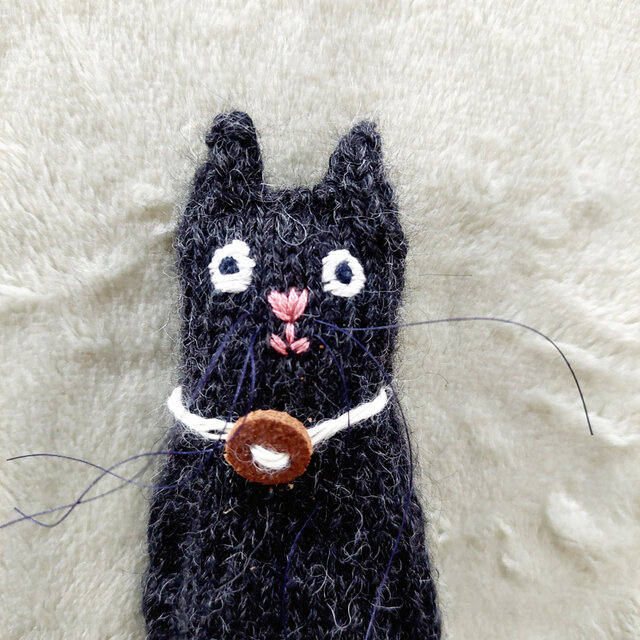 見た目と手ざわりに癒されて♡棒針編みのあみぐるみ (黒猫） | iichi