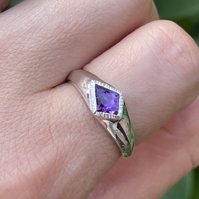 アメジスト　少し重厚感ある、かっこいい雰囲気　シルバーSV925製リング