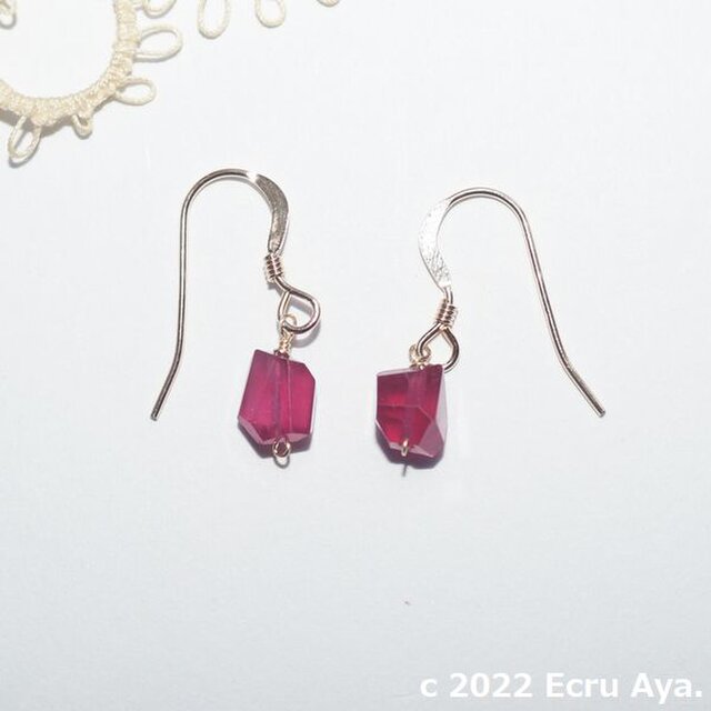 *百合*宝石質ルビーAAAタンブルカットのピアス