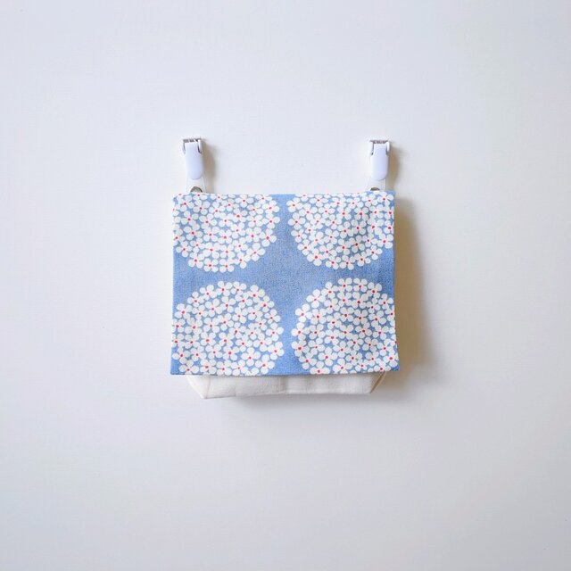 《タオルハンカチも入る大きめ移動ポケット》紫陽花・水色