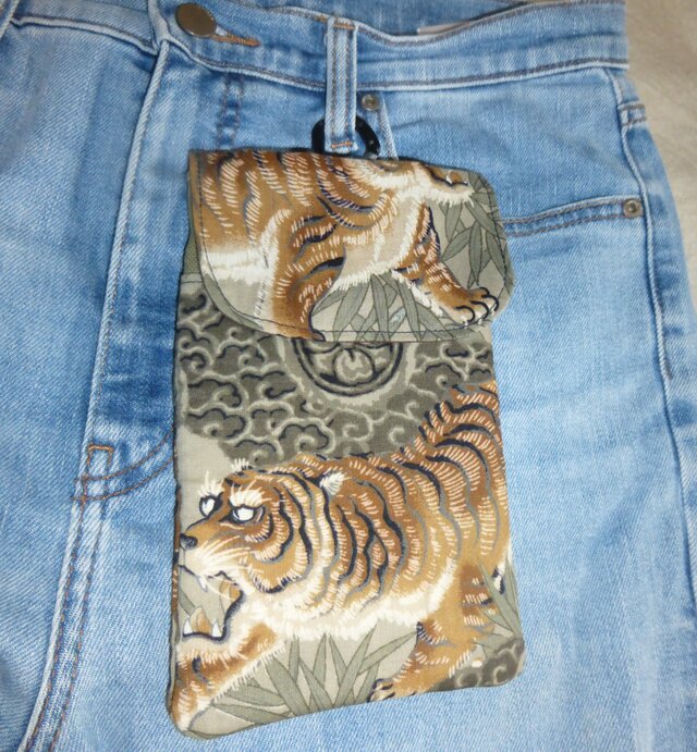 虎柄襦袢地で作った大人移動ポケット