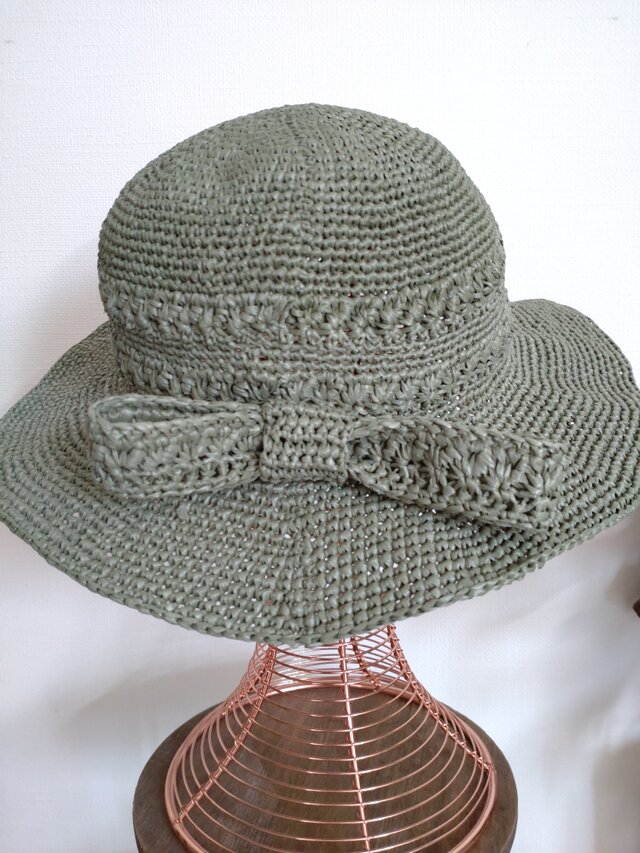 リボン分解帽子 MEIKEIINハンドメイド(9034-51-01) バッグに模様編みリボン付き夏の帽子（ご希望の色で編むことが出来ます