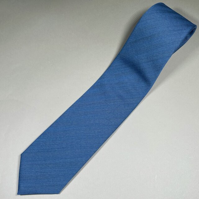 ✨AIGNERアイグナー イタリア製の紺色生地に水色ストライプのネクタイ ...