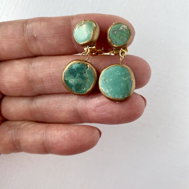 グリーンターコイスのクリップイヤリング, 長さ3.5cm
