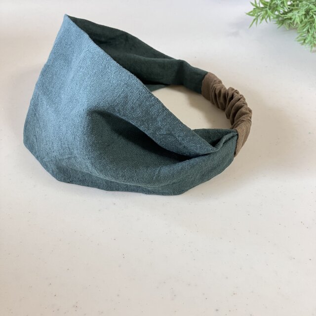幅広でゆったり包むヘアターバン　しっとりとした厚みのベルギーリネン （フォレストグリーン×モカ）