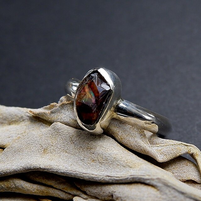 ＊国産鉱物　指輪　一点物＊レインボーガーネット原石のリング1　 11号