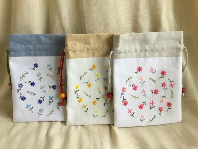 花刺繍の巾着・三色展開 | iichi 日々の暮らしを心地よくする