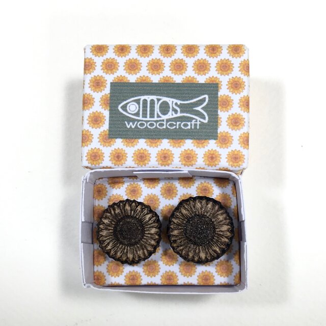木のピアス 焼き絵のひまわり