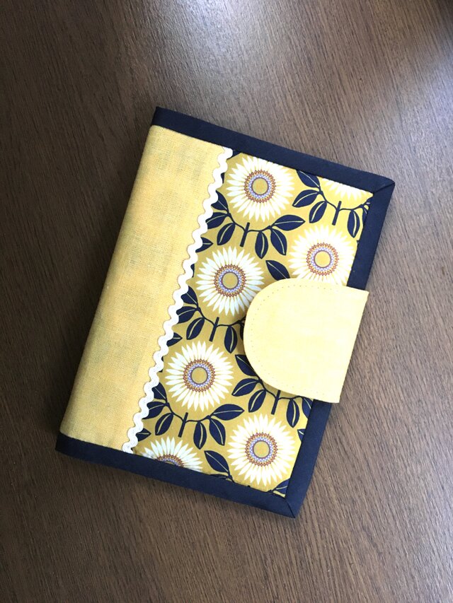 リバティの生地で・・お薬手帳入れ