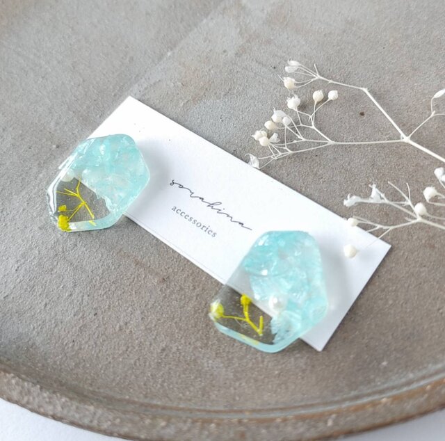 レジン ピアス エクリュホワイト 春 夏 ドライフラワー 1粒タイプ 不