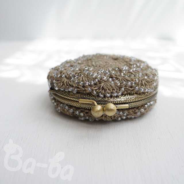 ばあば作、ビーズ入り松編み・まるまるがま口（sand beige・C1597）