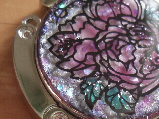 切り絵の薔薇バッグハンガーの画像1枚目