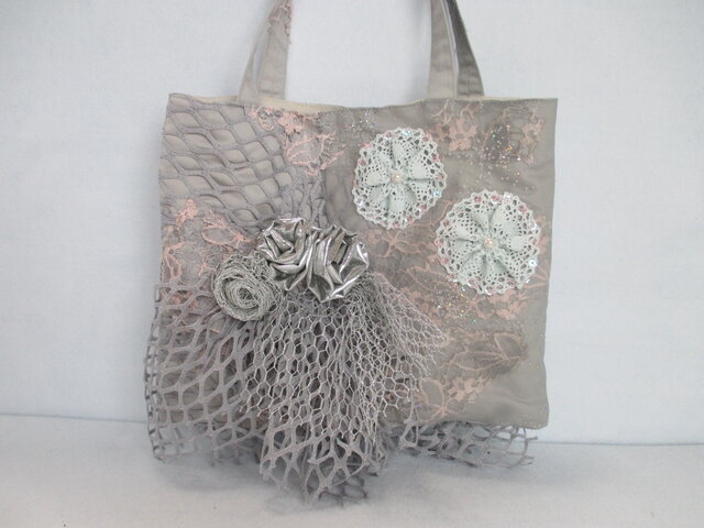 【一個限定】✨　手提げカバン　コラージュ素材　モチーフ　レース 81 創作バッグ コラージュ トートバッグ レース チュール スパンコール