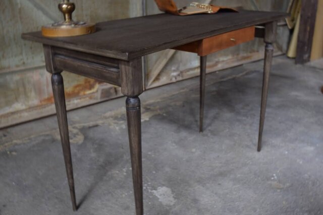 ラワン材のデスク（丸脚） | iichi 日々の暮らしを心地よくする