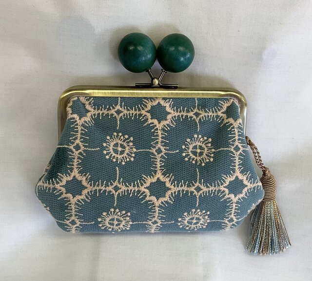 ミナペルホネン　アネモネ刺繍がま口ポーチorお財布 ミナペルホネン anemone アネモネ木玉親子がま口ミニ財布 | iichi 日々