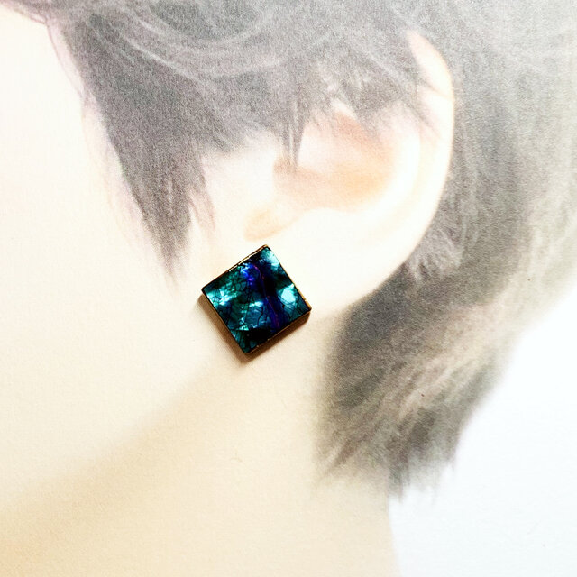 Cra. 漆ピアス【漆・螺鈿】 | iichi 日々の暮らしを心地よくする