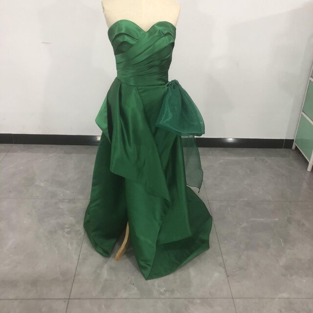 高品質！ウェディングドレス 深めな緑 光沢サテン 花嫁/ウェディング