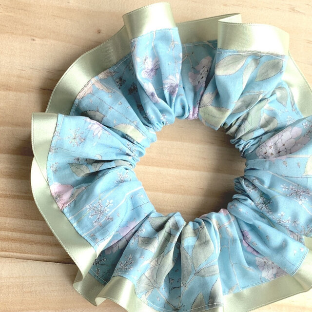 リバティ　サテンリボンシュシュ　＜Irma＞(イルマ)ブルー