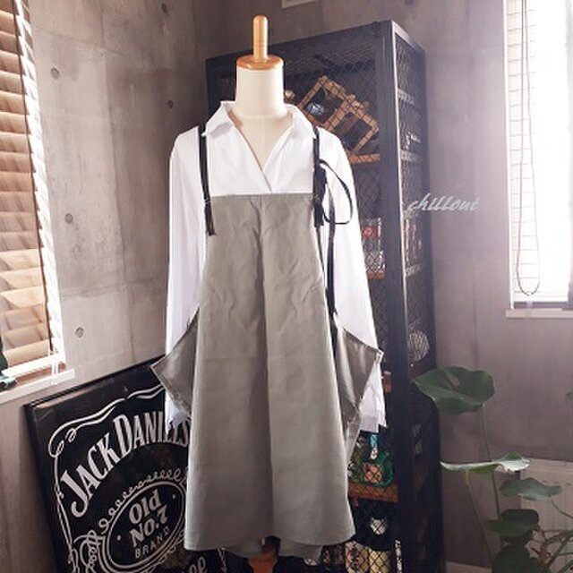 【背中がかわいい】エプロンドレス：グレー×ブラック【0385】