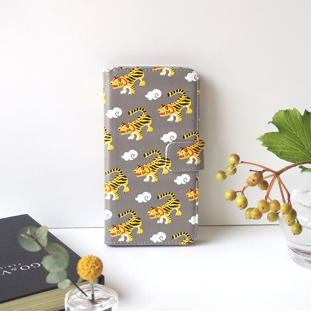 ＜Android＞手帳型スマホケース【瑞雲と虎張子】