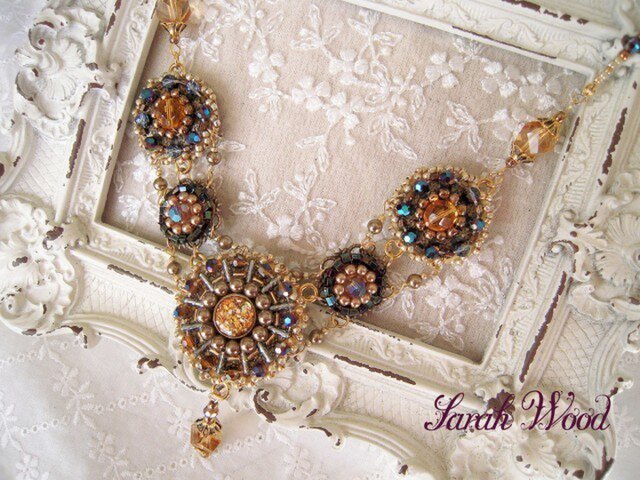 5連刺繍モチーフネックレス 【トパーズ】の画像1枚目