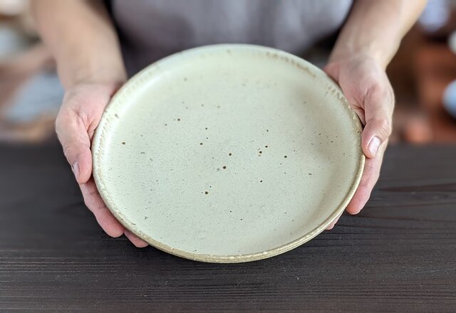 深めの中皿 | iichi 日々の暮らしを心地よくするハンドメイドや