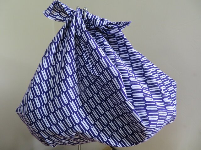 再出品 コンビニ手提げ 矢絣柄 | iichi 日々の暮らしを心地よくするハンドメイドやアンティークのマーケットプレイス