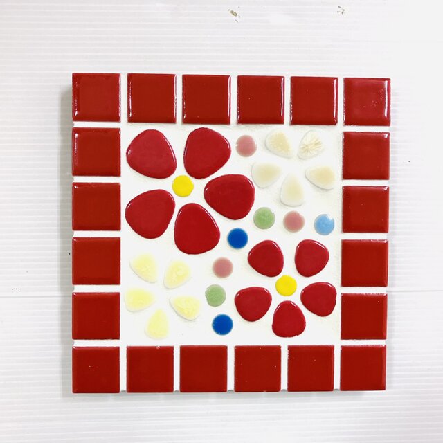 タイルの鍋敷(正方形) 花柄～赤