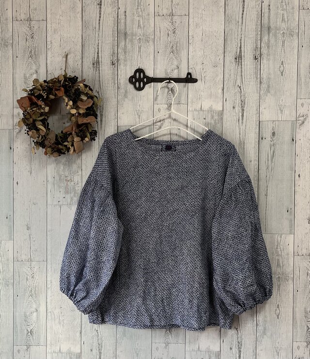 ☆ 藍色　有松絞り　ふんわりパフ袖ブラウス♪