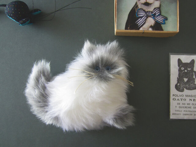受注製作 >> PEPOSO: furry animals "cat" ねこ / ポインテッド 白×グレーの画像1枚目