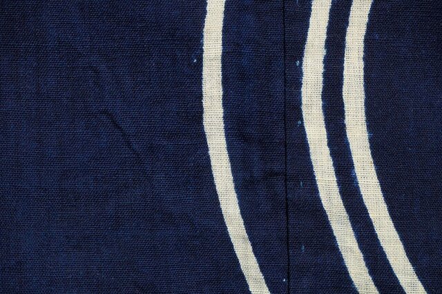 藍染　家紋入濃紺　古布 u0001 家紋松文湯単 筒書き 縦106.0×横94.0×奥行43.5cm 木綿