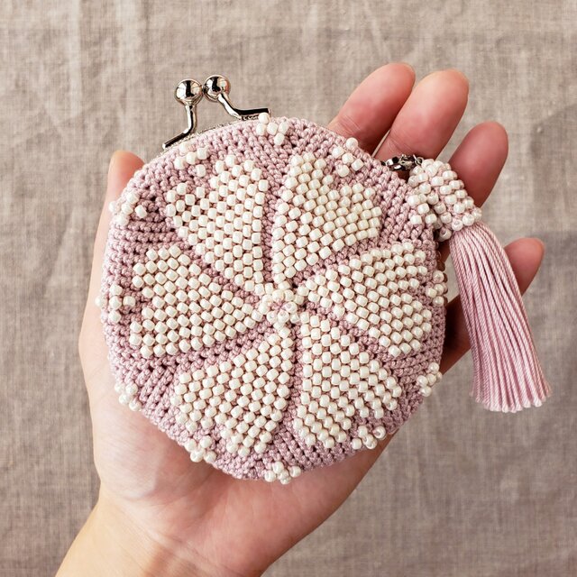 手編みのがま口ポーチ ハート模様(ピンク) | iichi 日々の暮らしを 