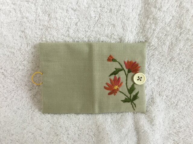 マーガレット刺繍のソーイングケース・オリーブグリーン | iichi マーガレット刺繍のソーイングケース・オリーブグリーン | iichi