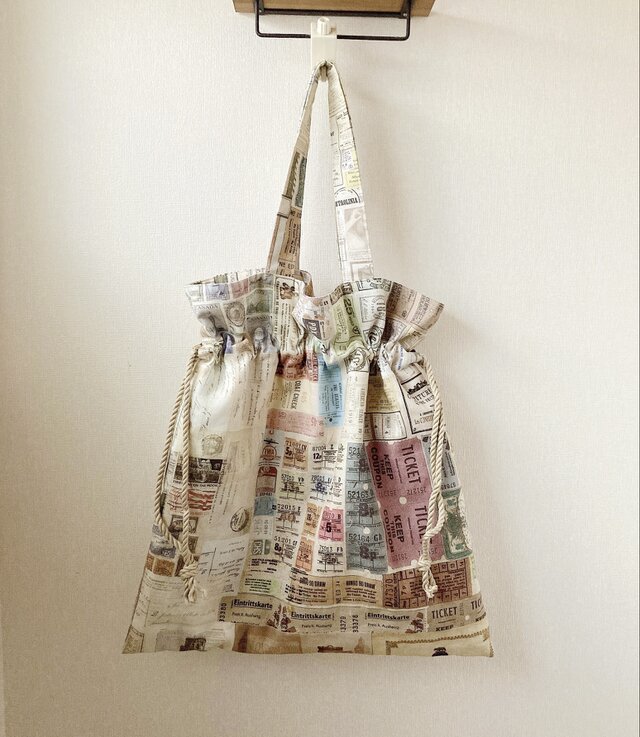 巾着型ビッグトートバッグ（ニュースペーパー）