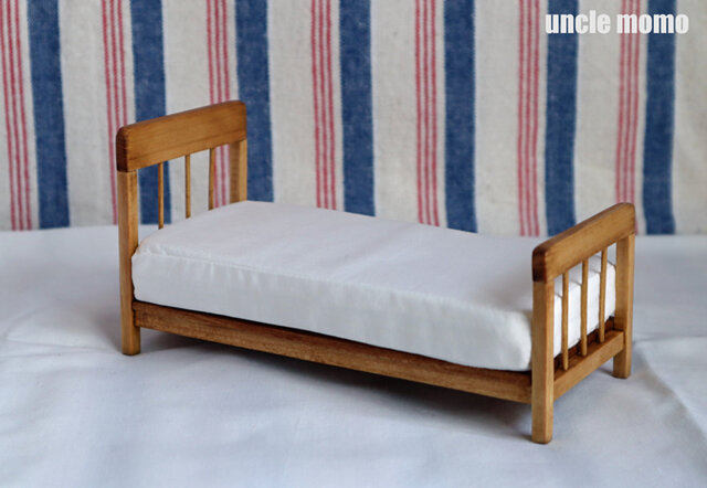 ドール用ベッド　シングル（色：チェスナット）　1/12ミニチュア家具