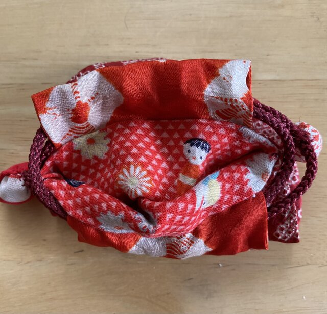 おばあちゃん作の巾着（エンジ絞り） | iichi 日々の暮らしを