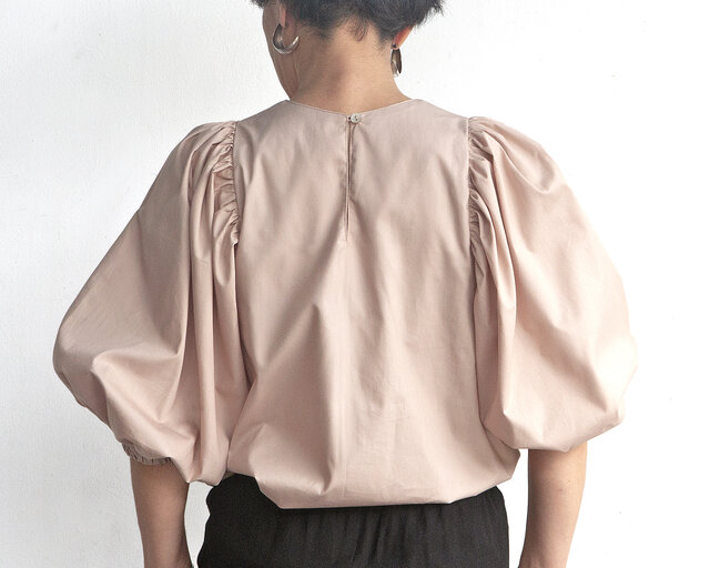 極美品❣️ 24SS ドゥロワー コットンバルーンスリーブブラウス 36 ベージュ 極美品❣️ 24SS ドゥロワー コットンバルーンスリーブブラウス 36