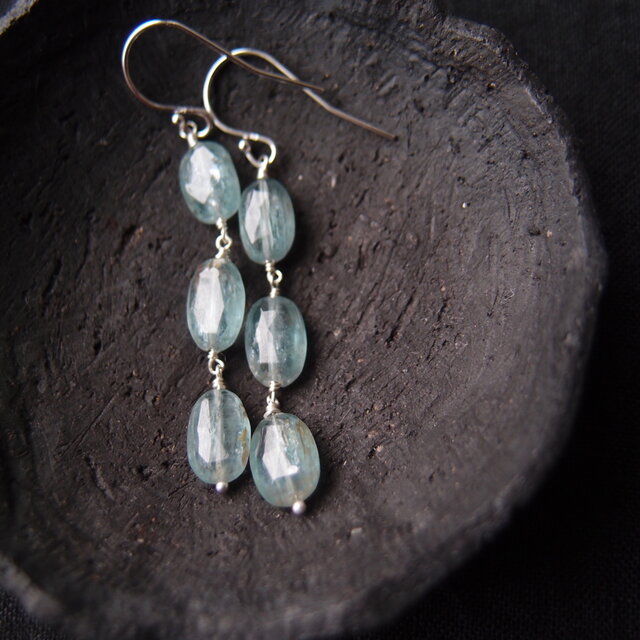 送料無料【SV】カイヤナイト ロングピアス・kyanite | iichi ハンドメイド・クラフト作品・手仕事品の通販