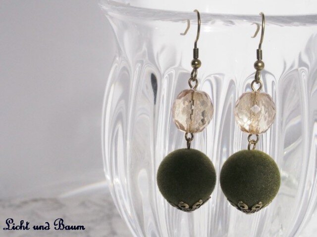 Winter pierced earrings...カーキの画像1枚目