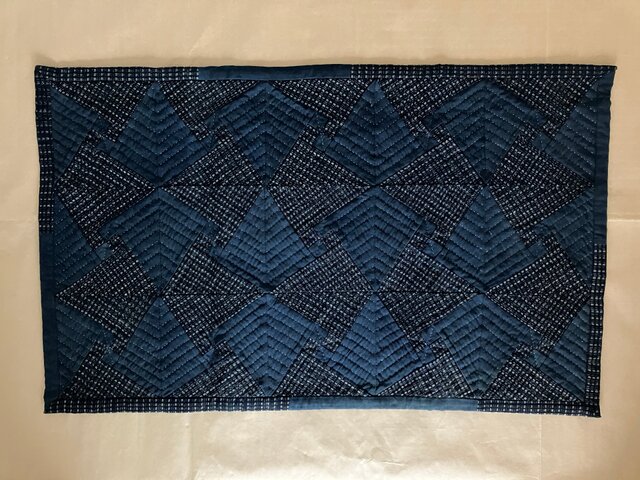 古布パッチワーク敷物 幾何学 - 黒x青 古布 パッチワーク ラグ マットレス 敷物