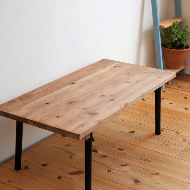 杉無垢材の折りたたみテーブル | iichi 日々の暮らしを心地よくする