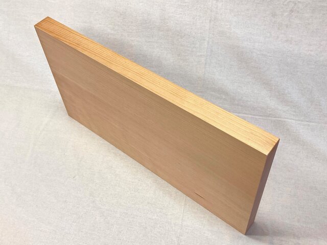 スプルース柾目一枚板のまな板 No.003 | iichi 日々の暮らしを心地よく