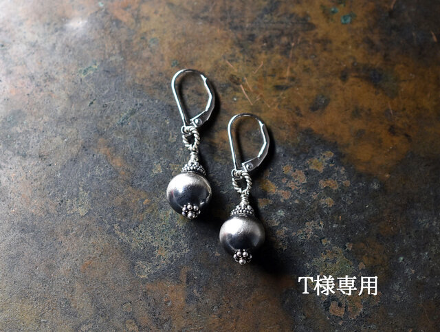 T様専用」ナバホパールのコロンとしたピアス | iichi 日々の暮らしを