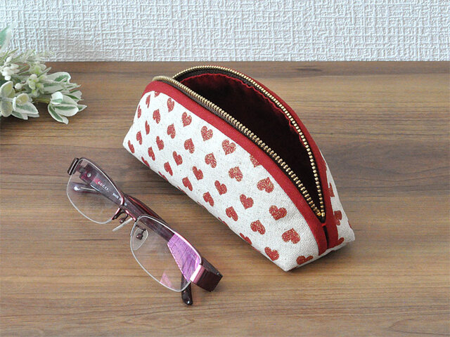 ♥️手編み♥️ハンドメイド　マルシェバッグ　メガネケース♥️こり様ご予約品♥️ きらきらハート柄のメガネケース＊レッド | iichi 日々の暮らし