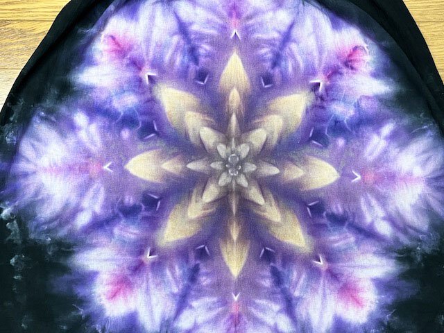 タイダイ染め　前開きのロングワンピース　前開きのロングワンピース　ブラックビューティ　幻想的なスノーフレイク タイダイ染め 前開きのロングワンピース 淡いブルー×パープル 幻想的な