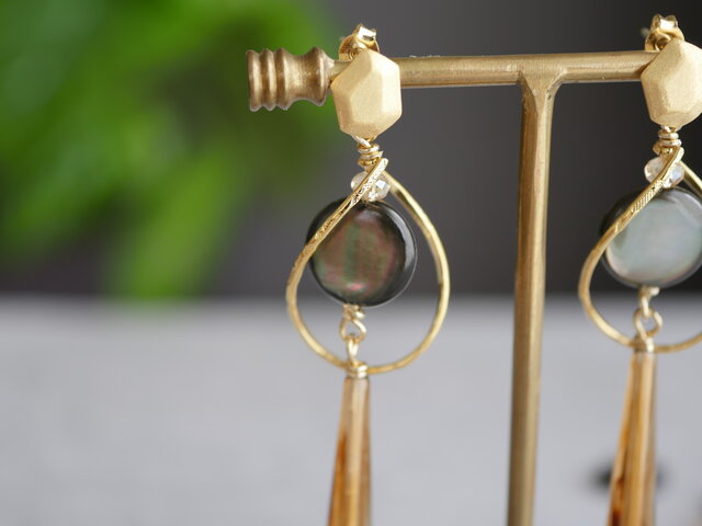 黒蝶貝とべっ甲のピアス/イヤリング | iichi 日々の暮らしを心地よく