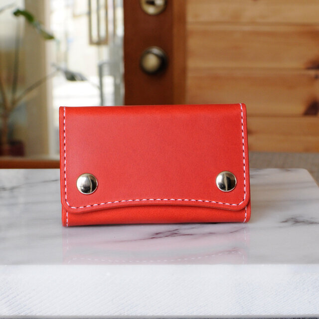 車の鍵とカードが入るキーケース