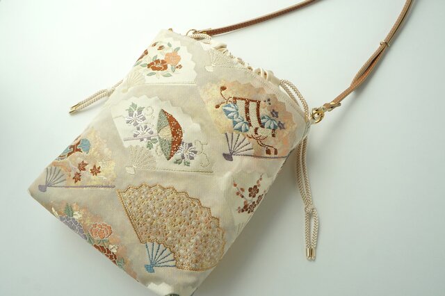 ゴールド・ベージュ 扇 草花 シルク帯 リメイク ショルダーバッグ