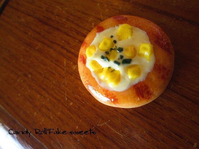 コーンマヨパンのブローチの画像1枚目