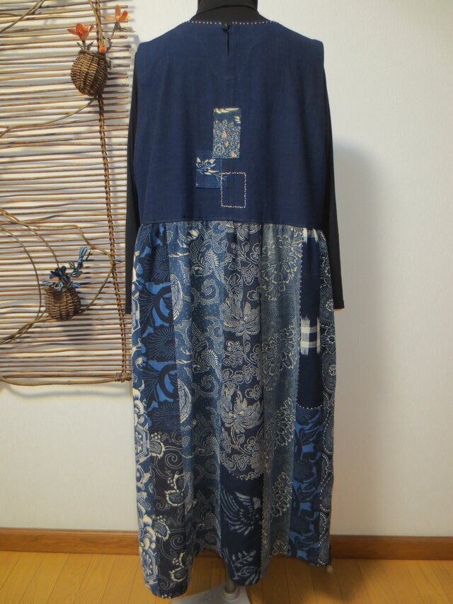 古布リメイク 型染のジャンバースカート ブローチ付き 型染 藍染